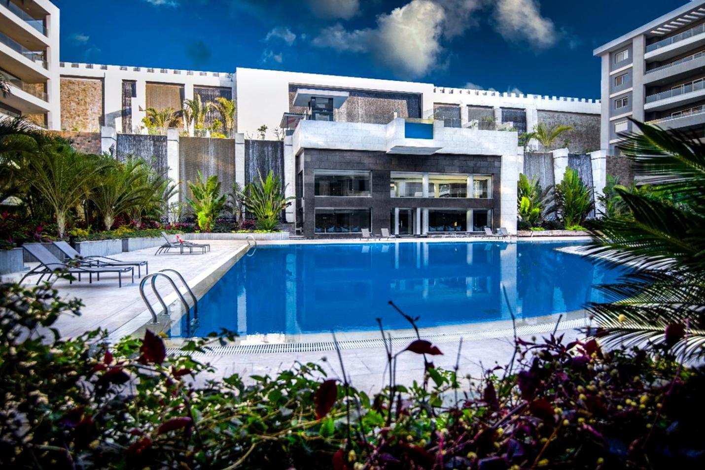 Luxury 1br Near The Airport Apartment